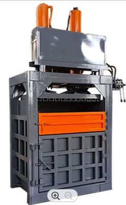 Macchina verticale 600Kg di cinghia manuale della pressa per balle del cartone di HPM 29.5KW