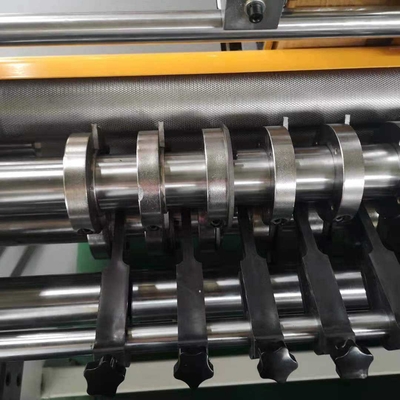 Macchina per scatole di cartone ondulato a trazione automatica