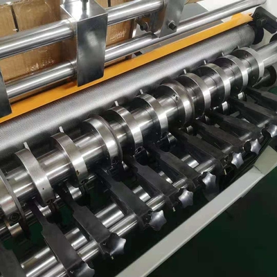 Macchina per scatole di cartone ondulato a trazione automatica